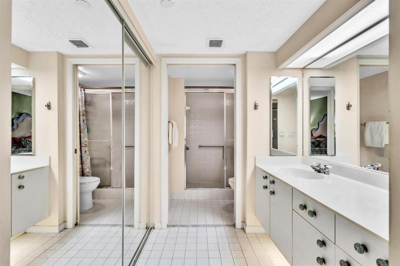 Image 26 of 66 For 9587 Weldon Cir  B211