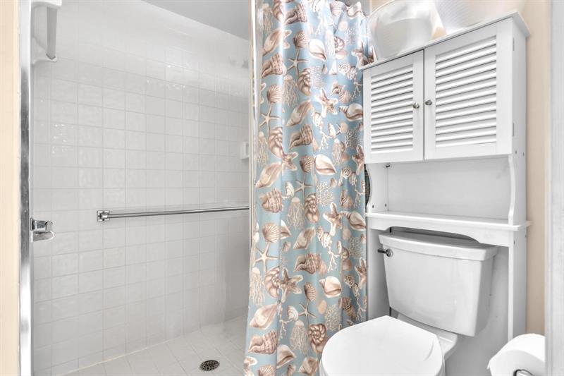 Image 27 of 66 For 9587 Weldon Cir  B211