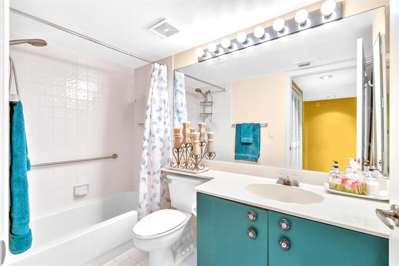 Image 31 of 66 For 9587 Weldon Cir  B211