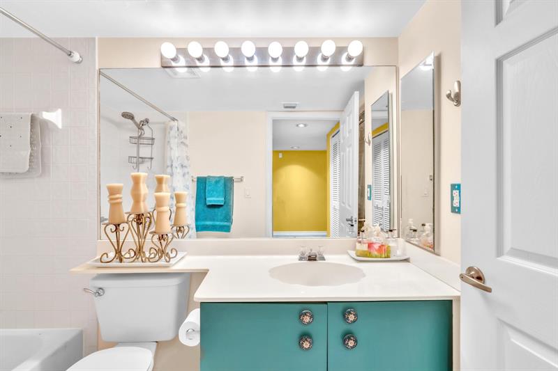 Image 32 of 66 For 9587 Weldon Cir  B211