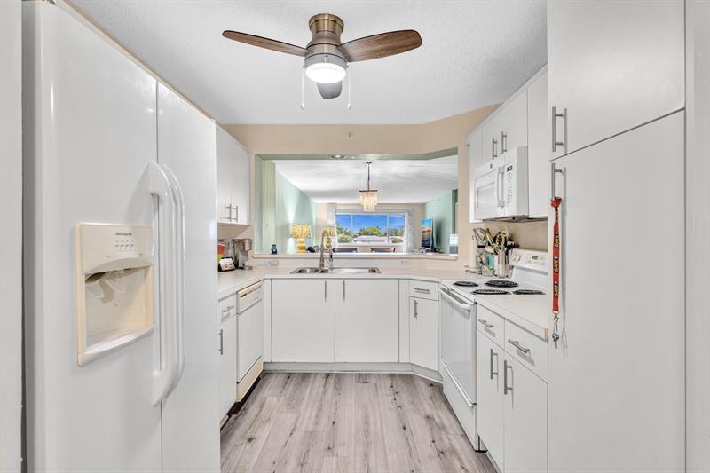 Image 6 of 66 For 9587 Weldon Cir  B211