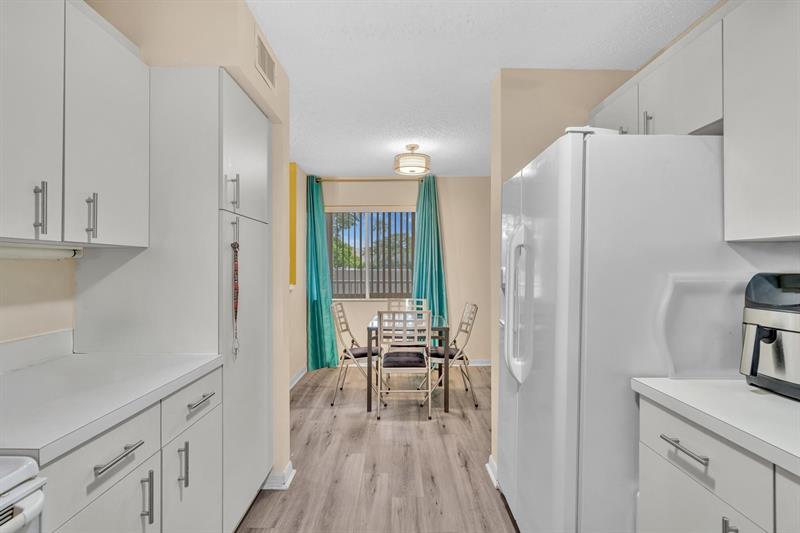 Image 7 of 66 For 9587 Weldon Cir  B211