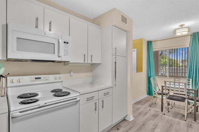 Image 9 of 66 For 9587 Weldon Cir  B211