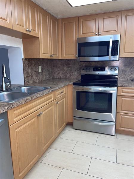 Image 7 of 15 For 16051 Blatt Blvd  103