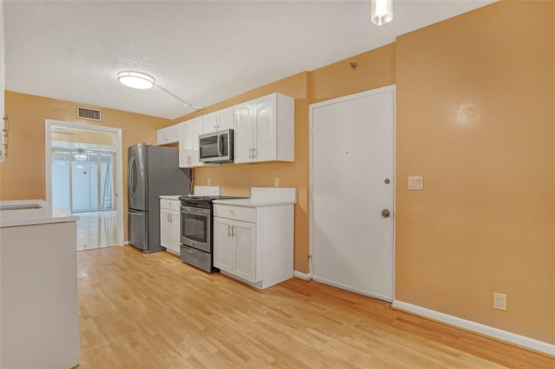 Image 4 of 28 For 6850 10th Ave  101