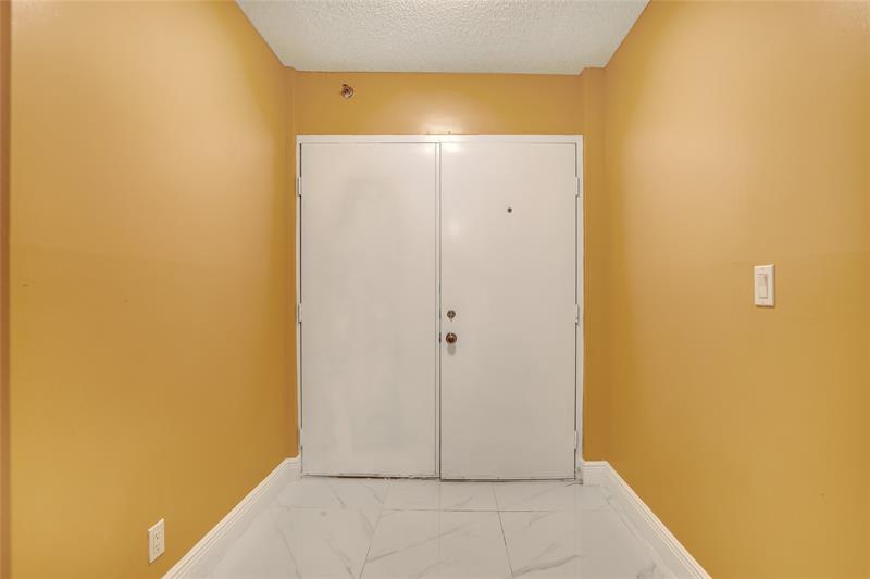 Image 8 of 28 For 6850 10th Ave  101