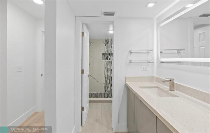 Image 10 of 18 For 6085 Sabal Palm Blvd  109