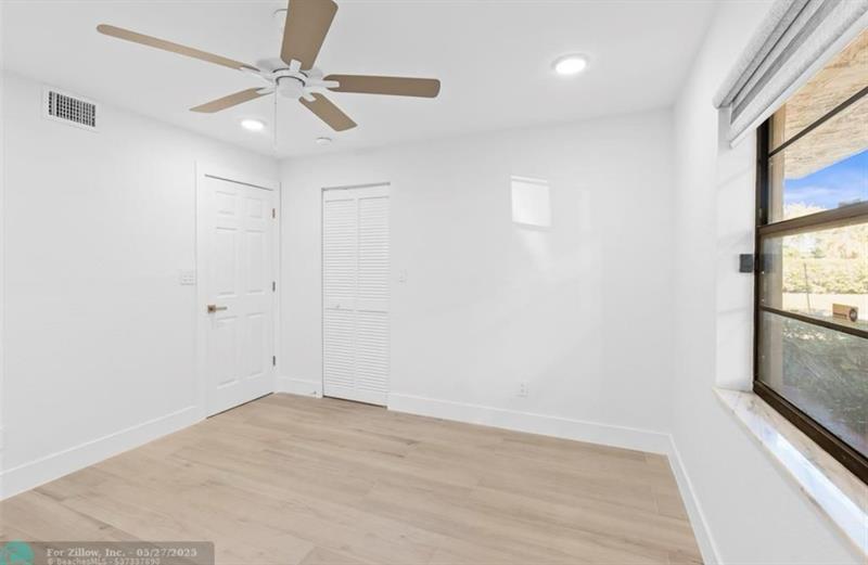 Image 12 of 18 For 6085 Sabal Palm Blvd  109