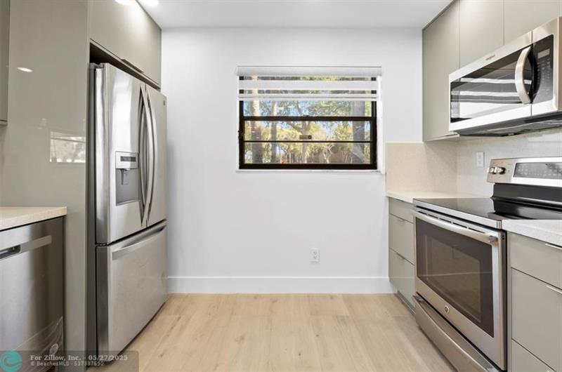 Image 4 of 18 For 6085 Sabal Palm Blvd  109