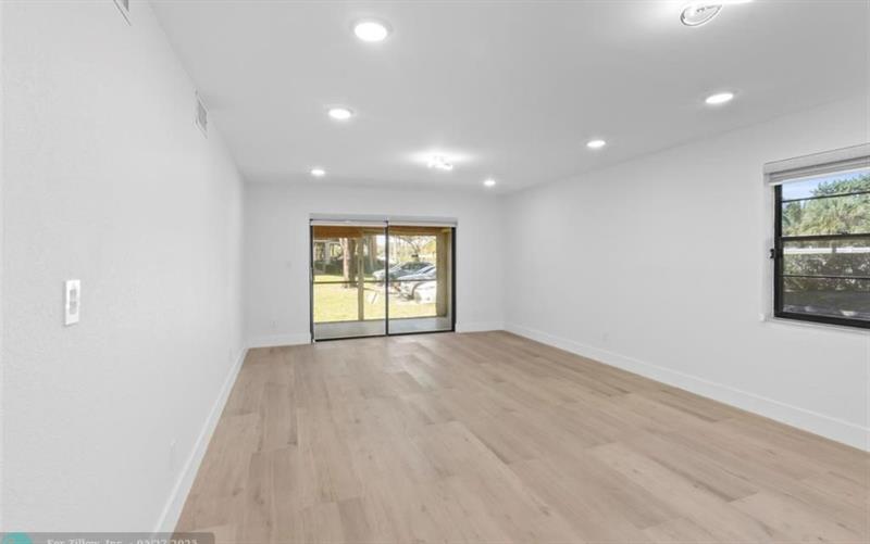 Image 6 of 18 For 6085 Sabal Palm Blvd  109