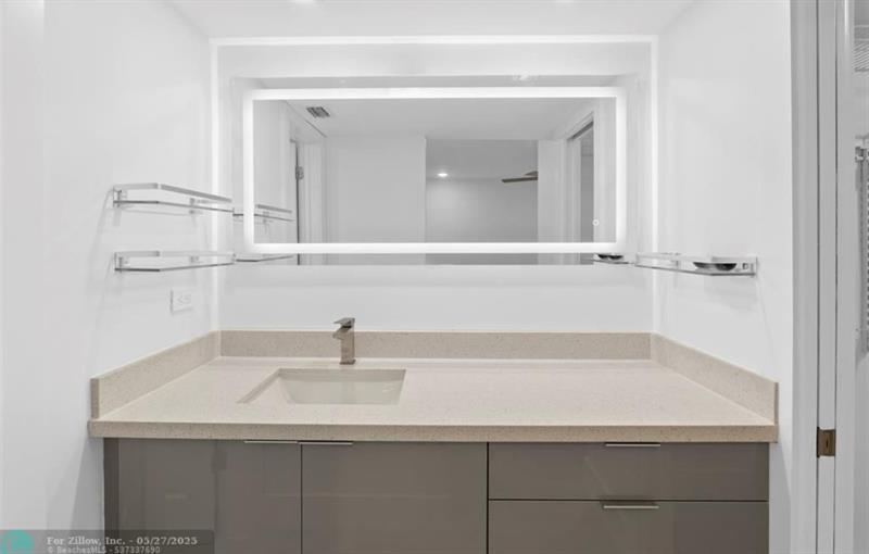 Image 8 of 18 For 6085 Sabal Palm Blvd  109