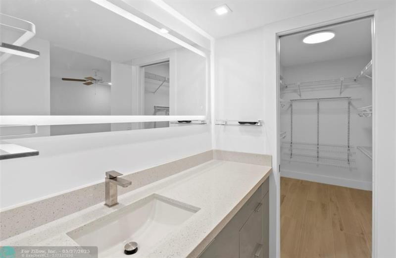 Image 9 of 18 For 6085 Sabal Palm Blvd  109