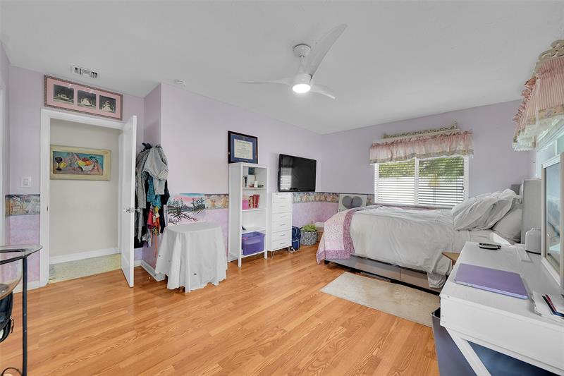 Image 28 of 93 For 3209 Norfolk St