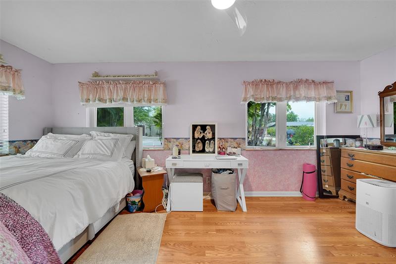 Image 30 of 93 For 3209 Norfolk St