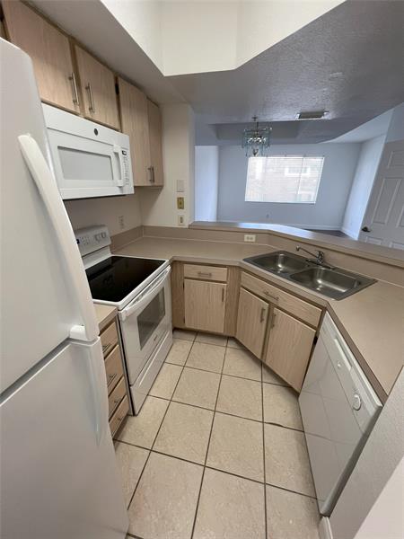 Image 10 of 15 For 725 148th Ave  503