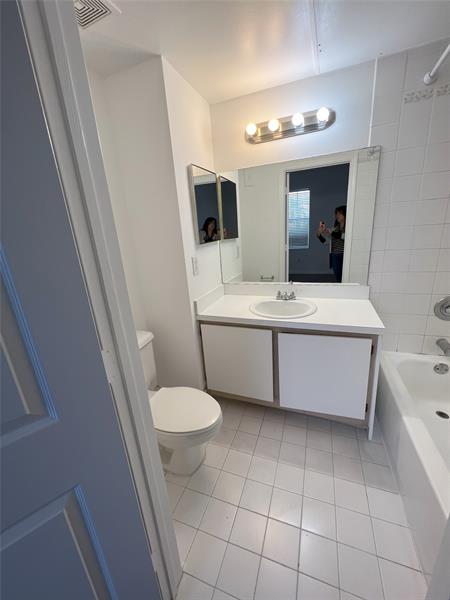 Image 12 of 15 For 725 148th Ave  503