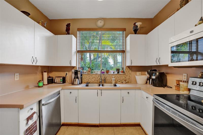 Image 11 of 45 For 219 Riverwalk Cir  219