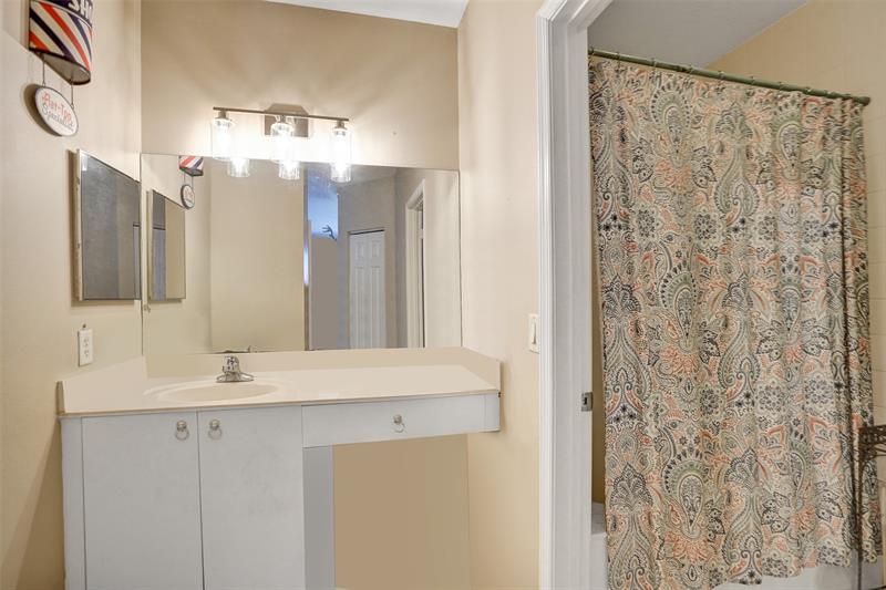 Image 26 of 45 For 219 Riverwalk Cir  219