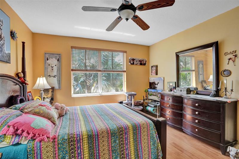 Image 34 of 45 For 219 Riverwalk Cir  219