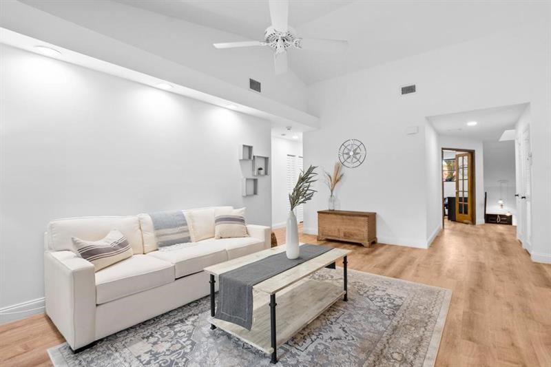Image 4 of 62 For 3315 Water Oak Dr  1302