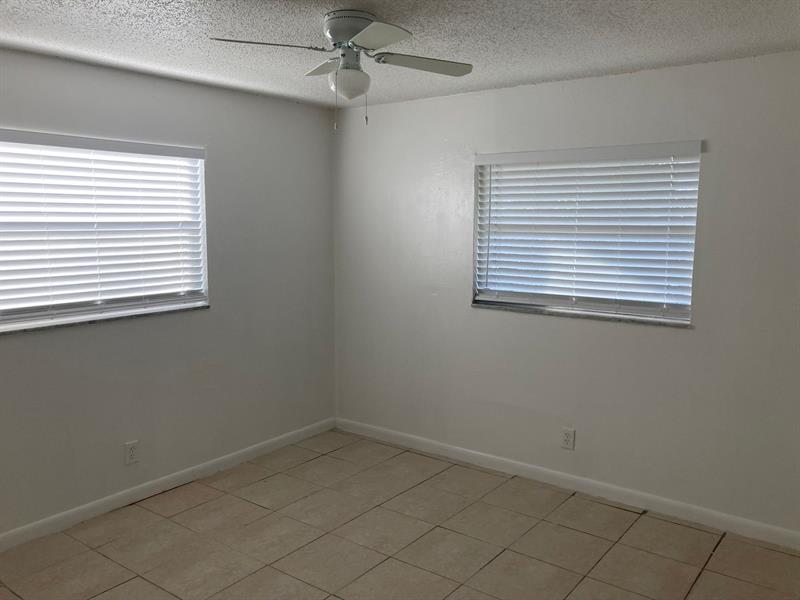 Image 3 of 9 For 3600 Riverside Dr  B
