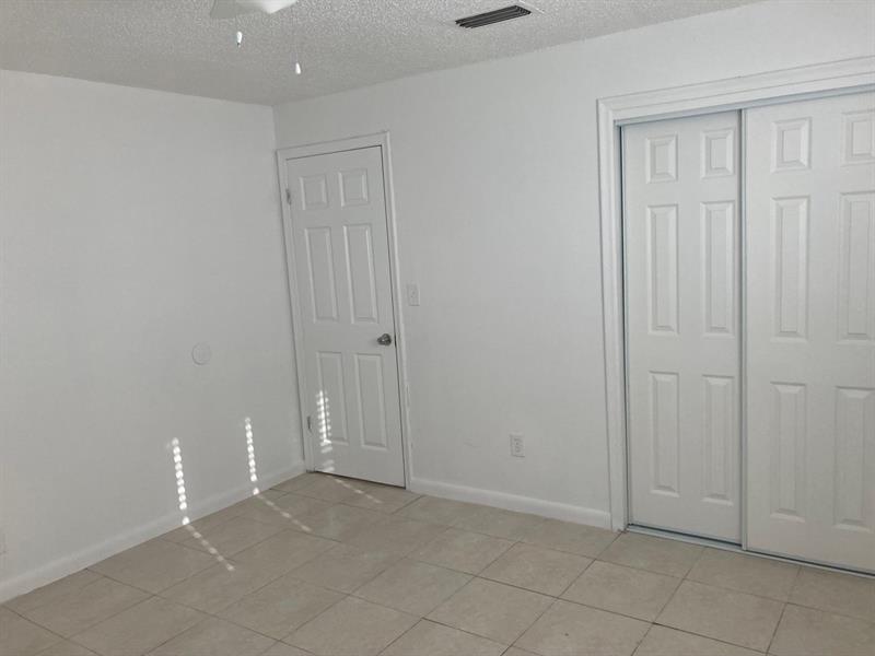 Image 5 of 9 For 3600 Riverside Dr  B