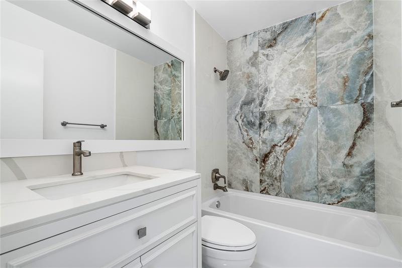 Image 17 of 34 For 5794 Parkwalk Cir