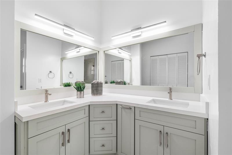 Image 22 of 34 For 5794 Parkwalk Cir