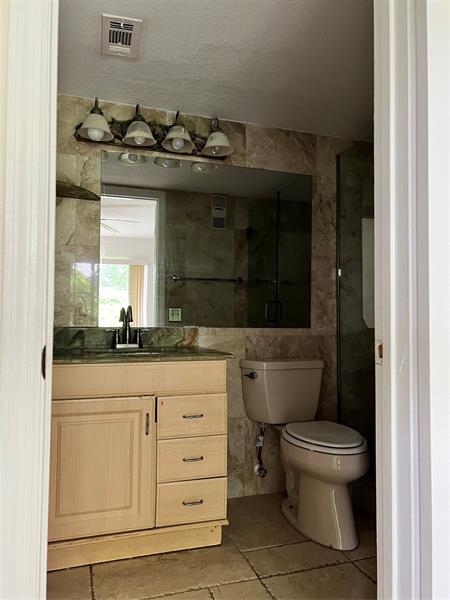 Image 15 of 33 For 4035 Mcnab Rd  F303