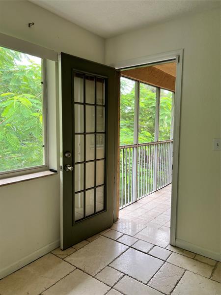 Image 17 of 33 For 4035 Mcnab Rd  F303