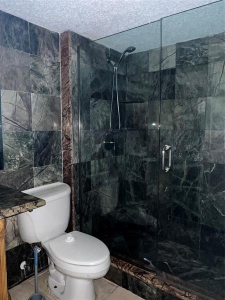 Image 18 of 33 For 4035 Mcnab Rd  F303