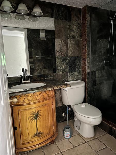 Image 19 of 33 For 4035 Mcnab Rd  F303