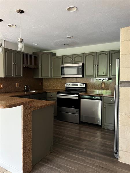 Image 5 of 33 For 4035 Mcnab Rd  F303
