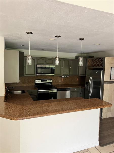 Image 7 of 33 For 4035 Mcnab Rd  F303