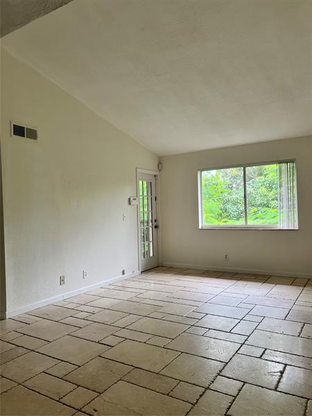Image 8 of 33 For 4035 Mcnab Rd  F303