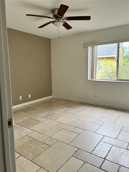 Image 9 of 33 For 4035 Mcnab Rd  F303