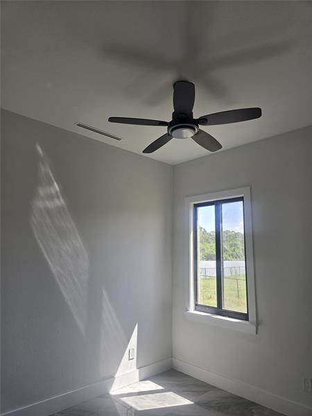 Image 7 of 14 For 879 Sunrise Blvd