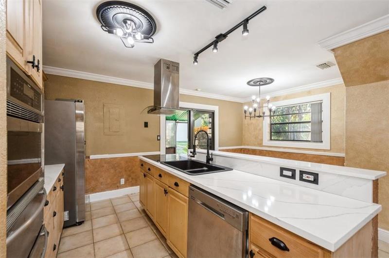 Image 16 of 42 For 829 47th St  