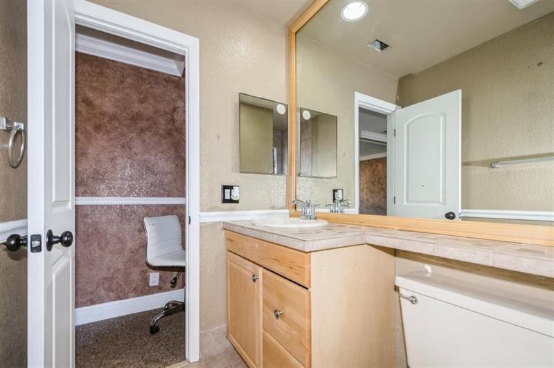 Image 23 of 42 For 829 47th St  