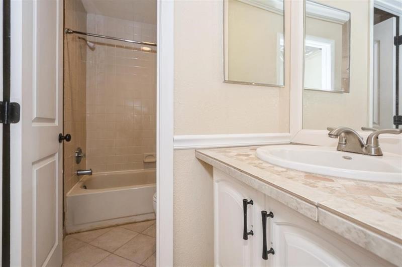 Image 29 of 42 For 829 47th St  