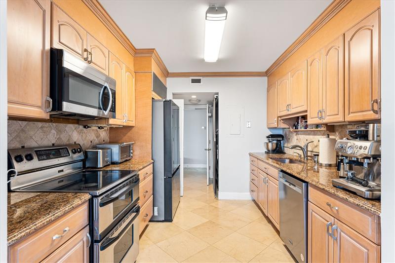 Image 14 of 30 For 19707 Turnberry Way  9j