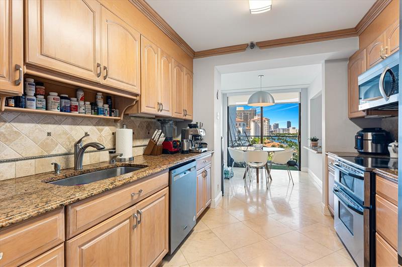Image 15 of 30 For 19707 Turnberry Way  9j