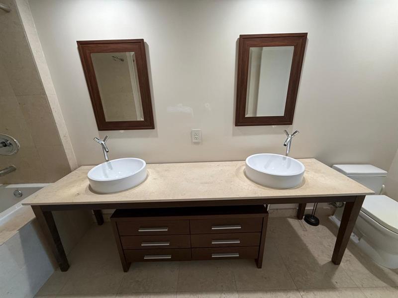 Image 10 of 42 For 465 Brickell Ave  1806