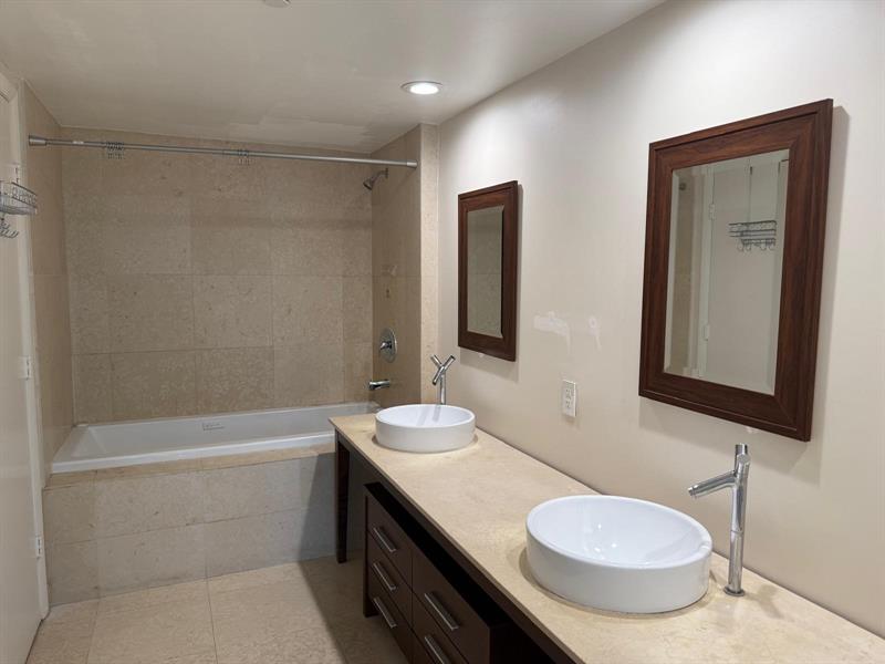 Image 11 of 42 For 465 Brickell Ave  1806