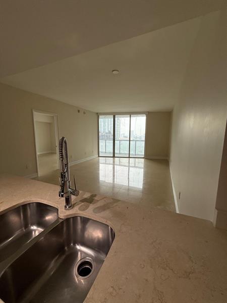 Image 15 of 42 For 465 Brickell Ave  1806