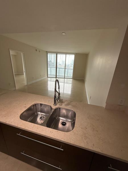 Image 17 of 42 For 465 Brickell Ave  1806