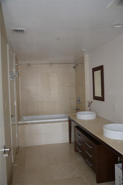 Image 19 of 42 For 465 Brickell Ave  1806