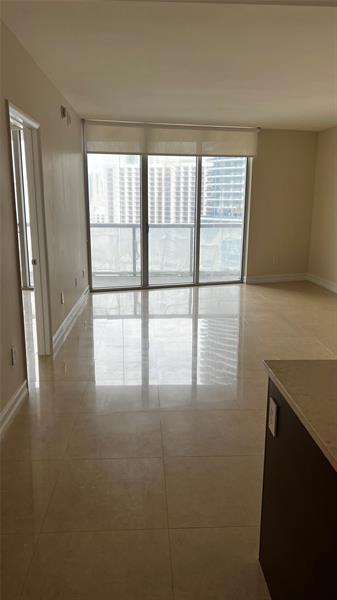 Image 21 of 42 For 465 Brickell Ave  1806