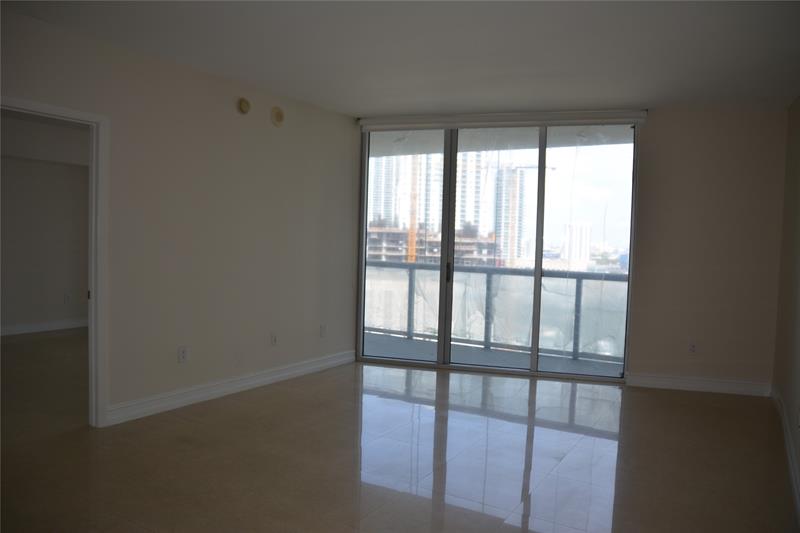 Image 28 of 42 For 465 Brickell Ave  1806