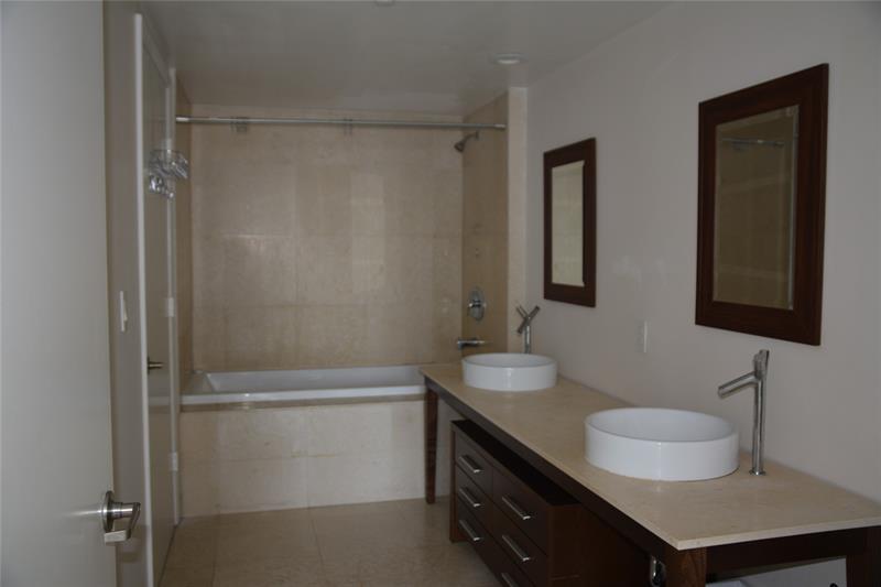 Image 9 of 42 For 465 Brickell Ave  1806